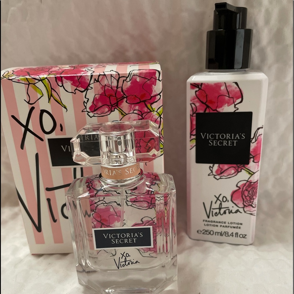 Victoria Secret - Picture 2 of 2